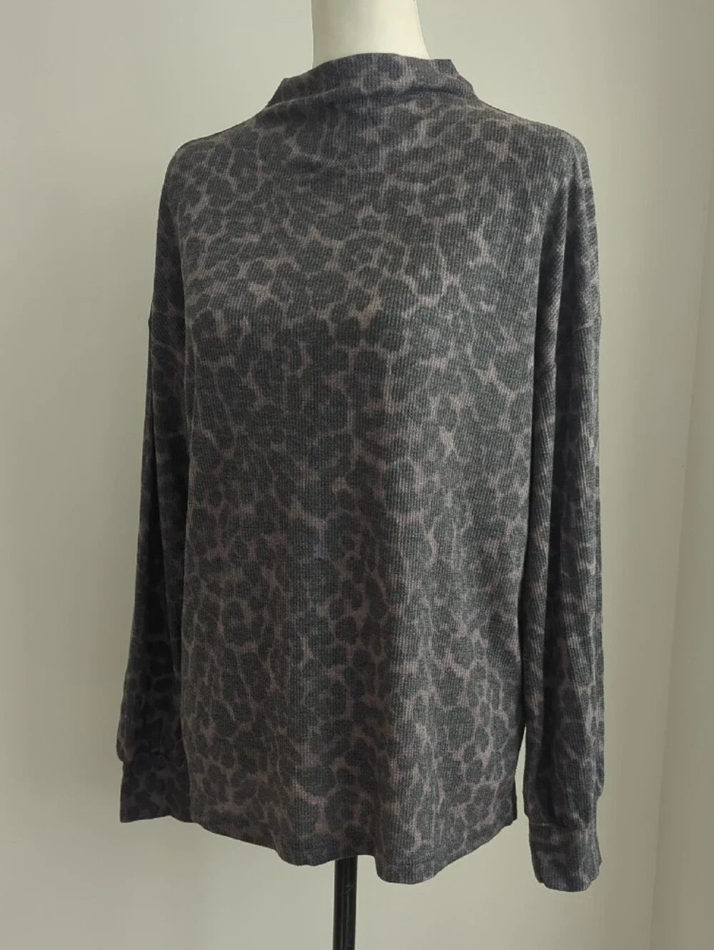 NWOT beachlunchlounge Gray & Taupe Leopard Mock Neck Sweater LARGE